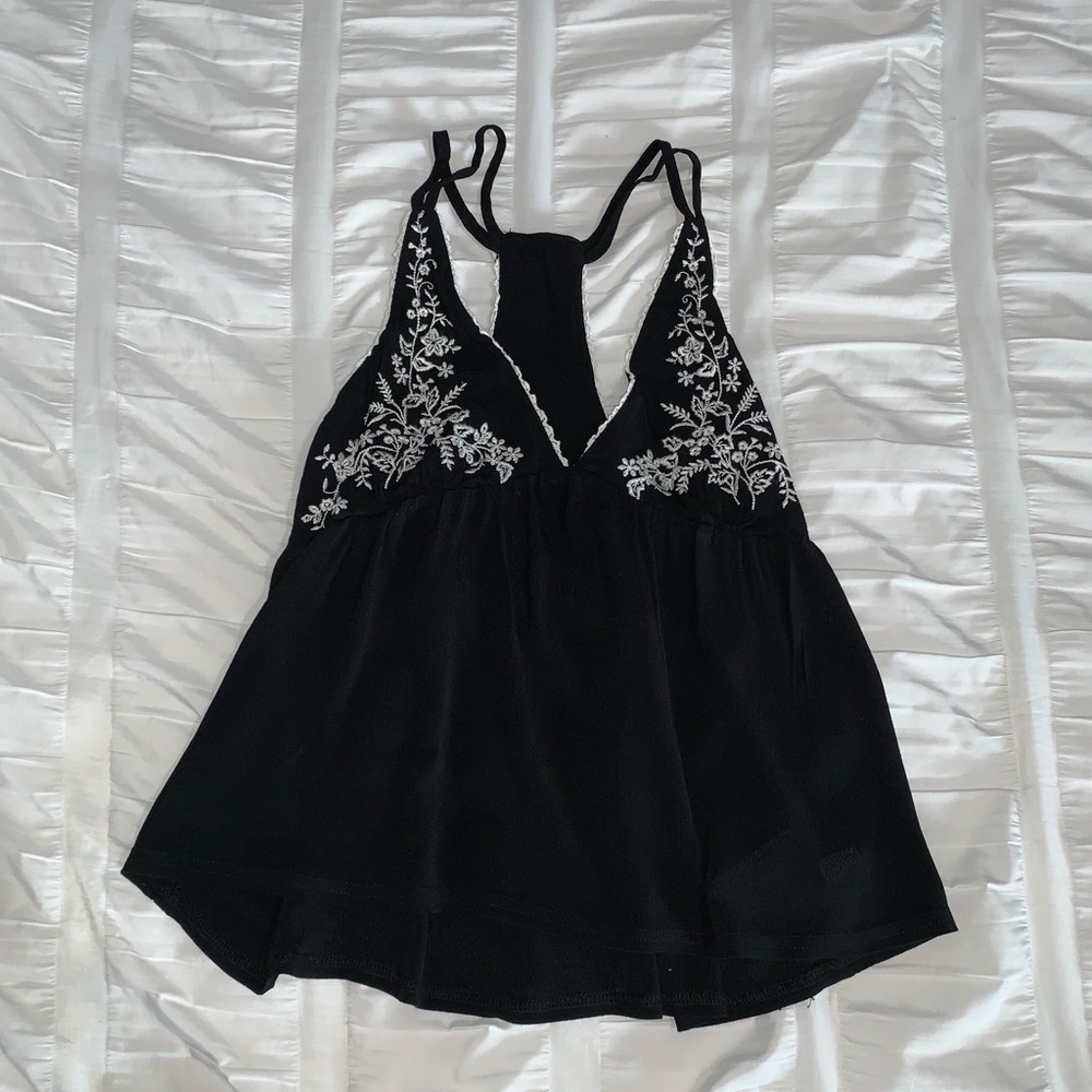 3 for 22! 💎 Forever 21 Embroidered Sleeveless top